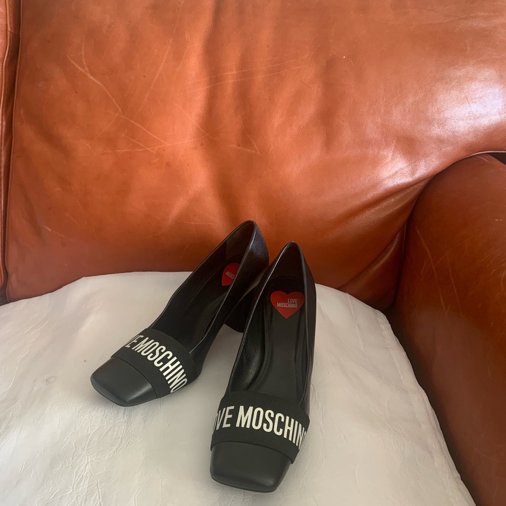 RARE  Love Moschino Black Monogram pump with a Block Heel, size 38 (7.5-8)